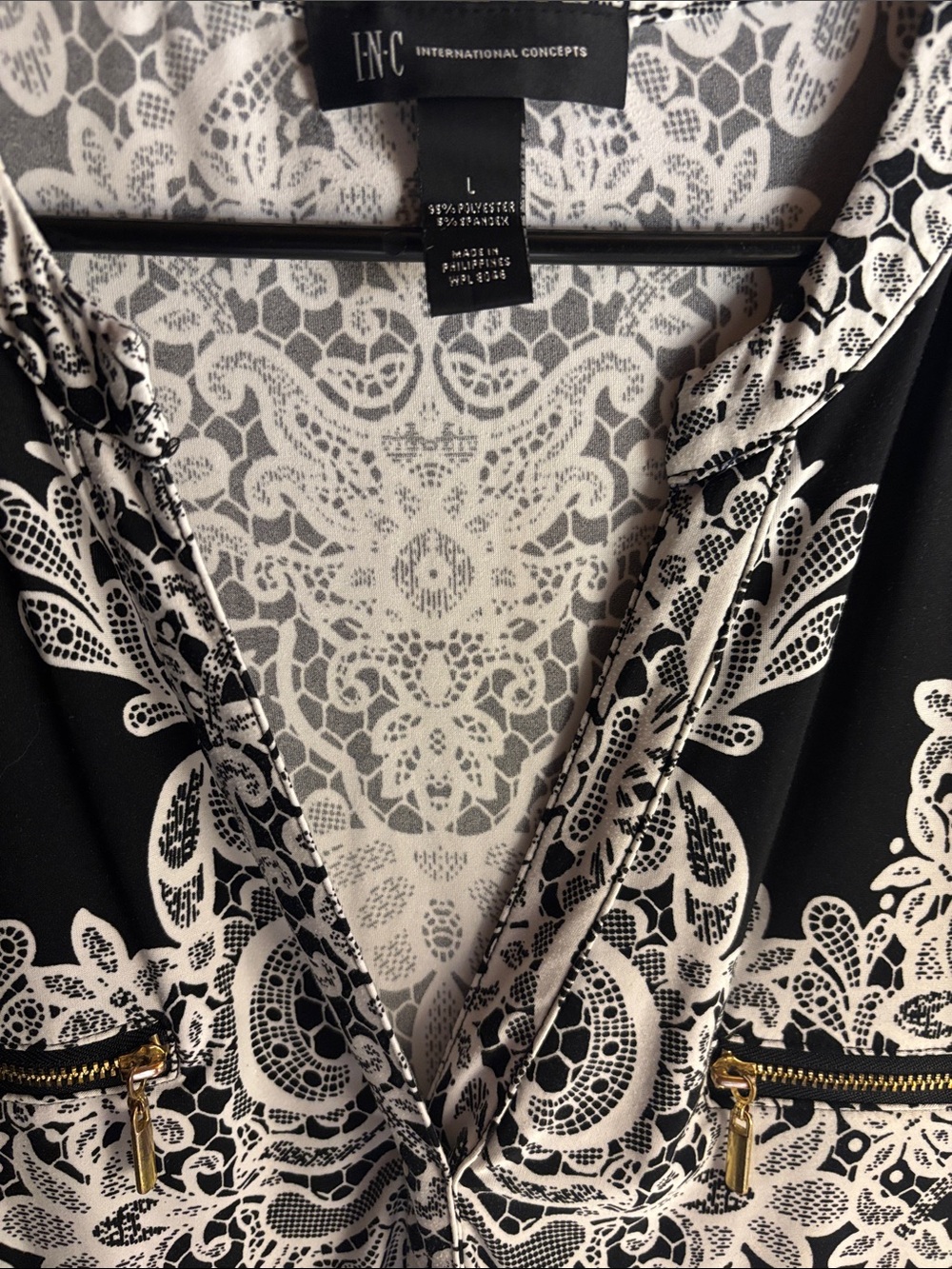 White and black blouse - Picture 2 of 10